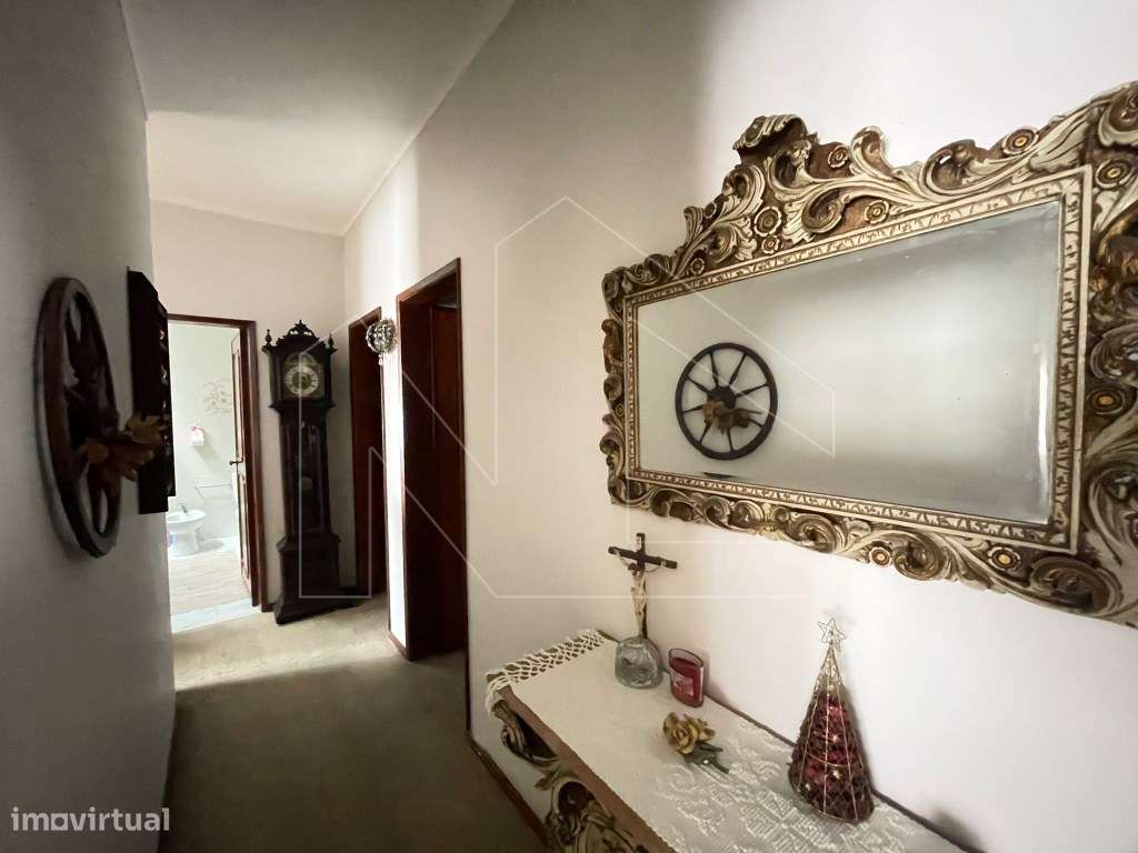 Moradia T3 com pátio e sótão amplo - Centro de Ílhavo - Grande imagem: 4/23