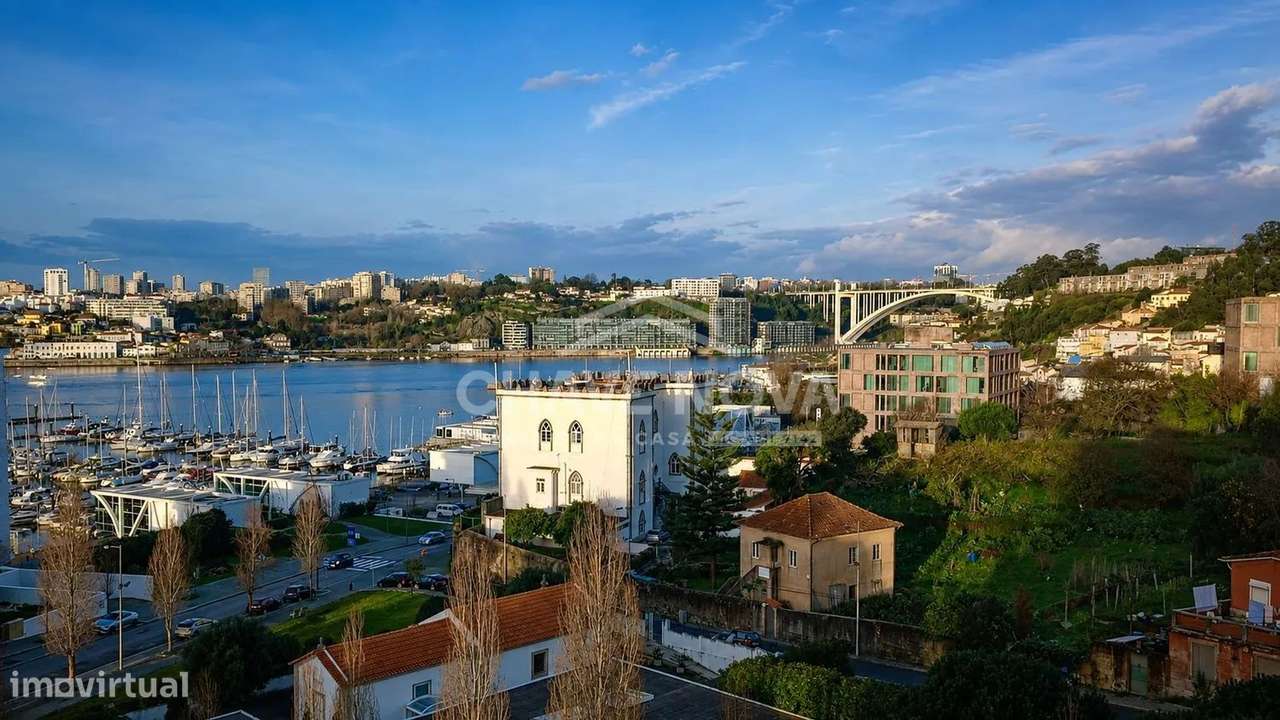 Apartamento T2 Novo Último Piso c/2 Lugares de Garagem em Canidelo-23
