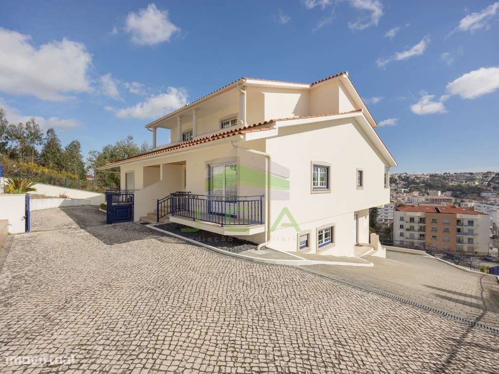 Moradia V3+1 com garagem na Guimarota - Grande imagem: 2/50