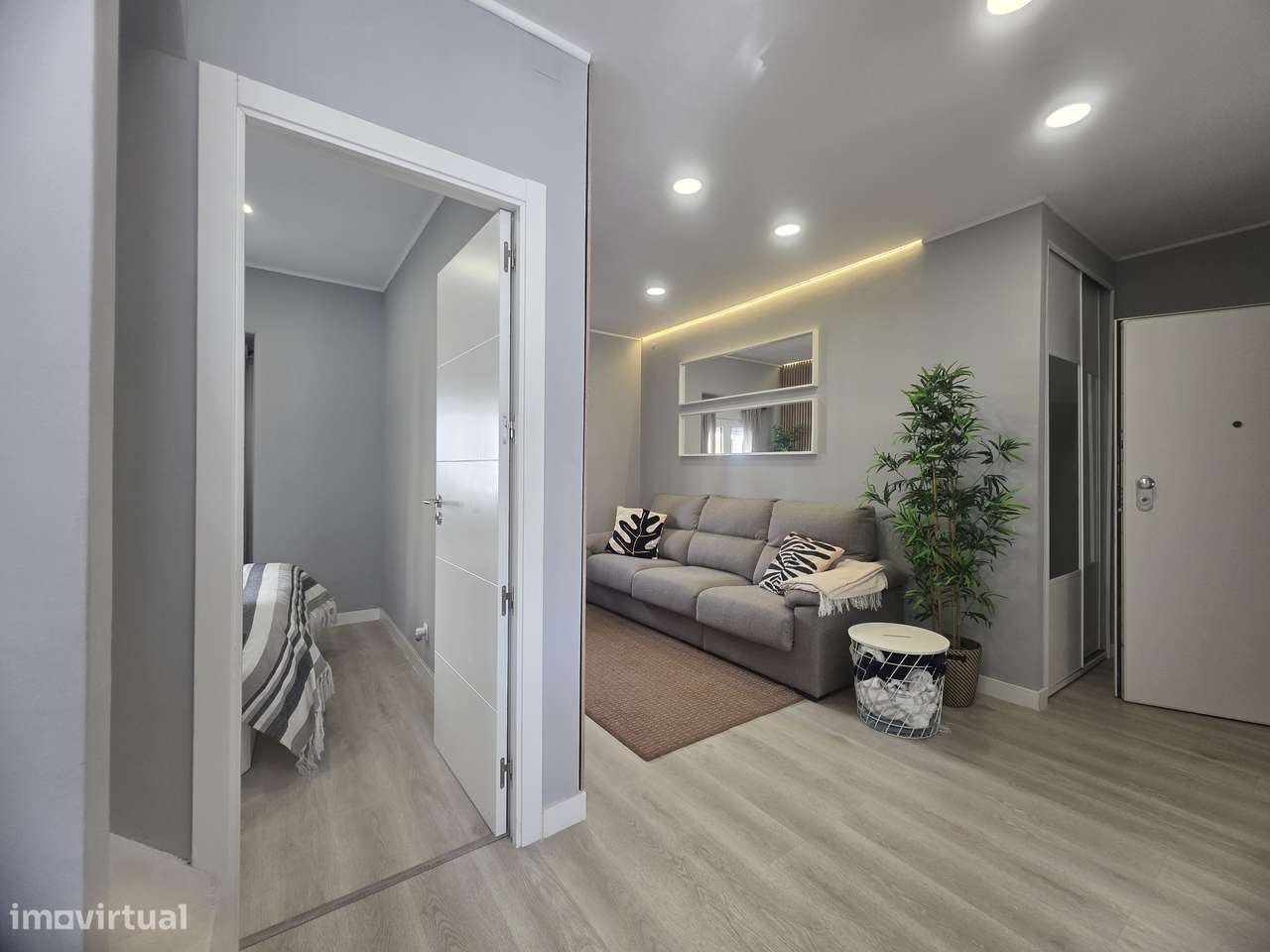 Apartamento T2 Duplex Recuperado - A 70m da Praia do Ouro-25