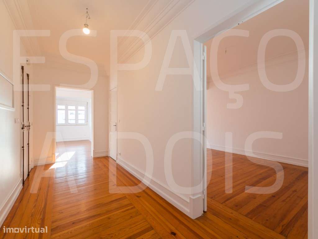 TUDO À MÃO! OPÇÃO DE GARAGEM! Grandes áreas. Excelente estado (pint... - Grande imagem: 2/60