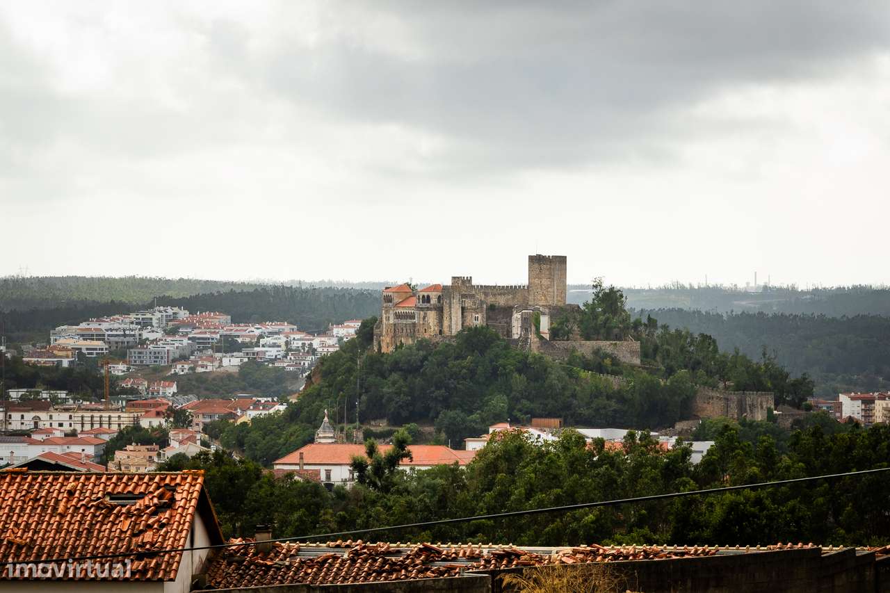 Apartamento T3, com vista castelo, na Urb. Vale do Mocho, em Leiria-18