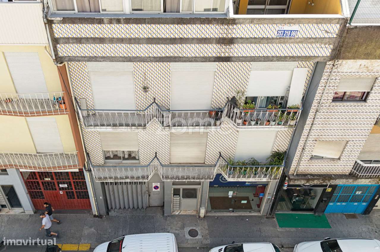 Loja e armazém na Rua Conselheiro Lobato, Braga - Grande imagem: 2/59