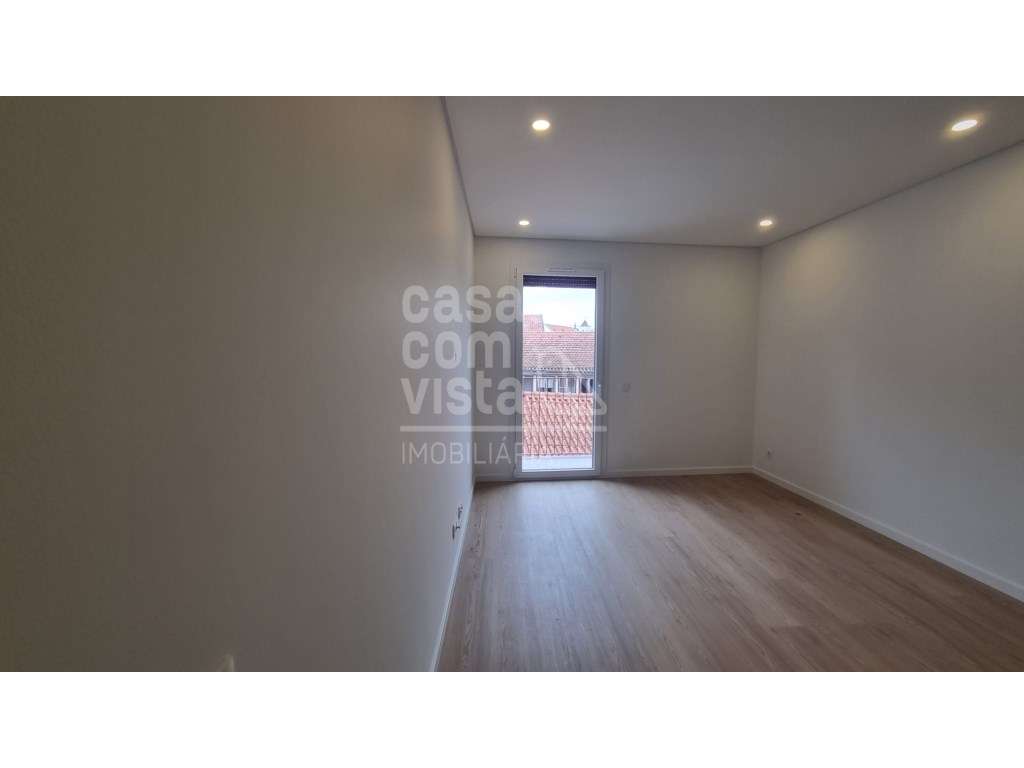 Apartamento T1 no Centro de Leiria Elegância Urbana, Design Moderno...-13