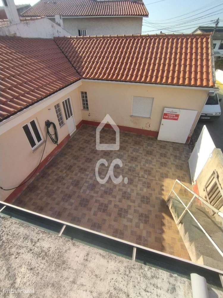 OPORTUNIDADE DE INVESTIMENTO---Moradia T2, Kitchenette, 2 WC de serviç-7