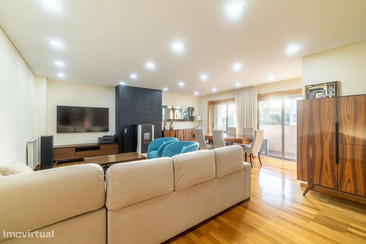 Apartamento T4 | Castêlo da Maia | 2 Suites | Varanda | Garagem Box 2 - Grande imagem: 4/42