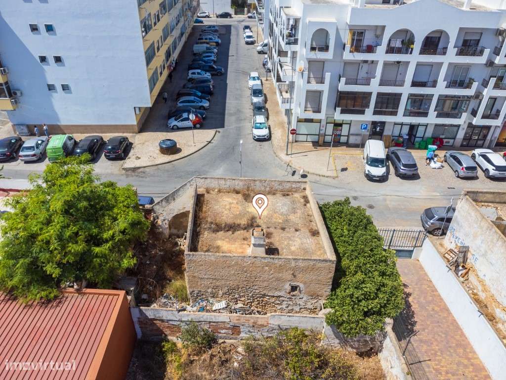 Terreno com Casa em ruínas no Centro de Olhão-55