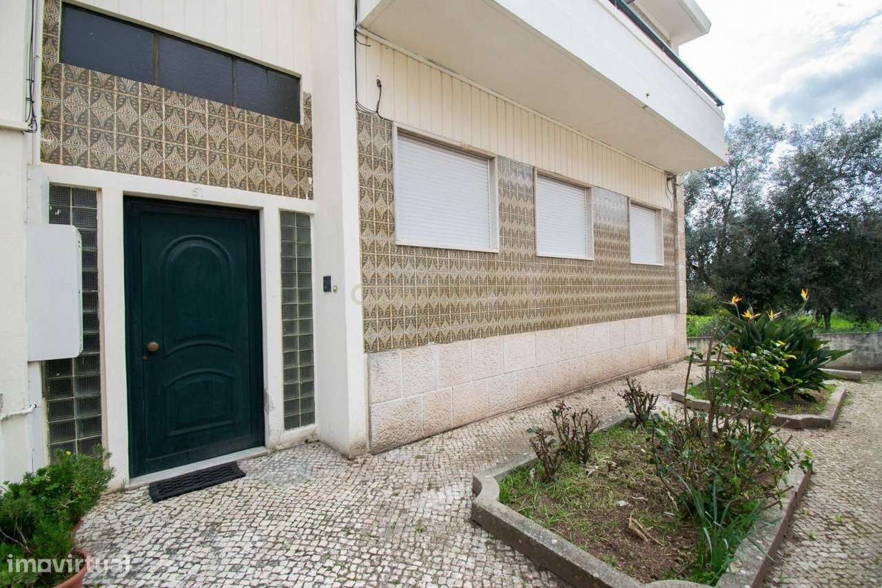 Moradia Exclusiva no Coração dos Olivais – Conforto, Espaço e Tranquil-3