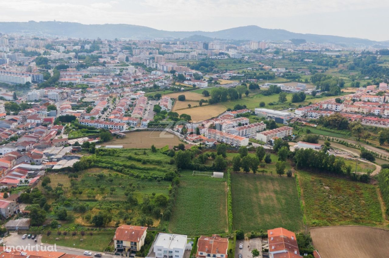 Terreno com 5280m2 urbanizável em Real, Braga