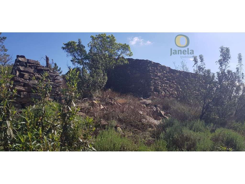 Terreno com 3 hectares e urbano de 1892 m2 para construir moradia - Grande imagem: 2/10