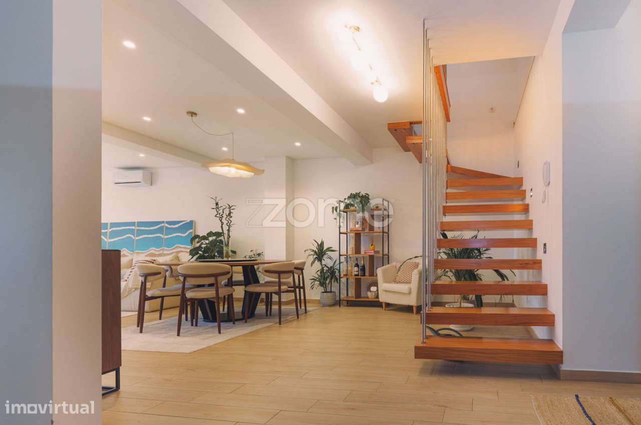 Moradia T2+1 Renovada a 100m do Mar – São Roque-25