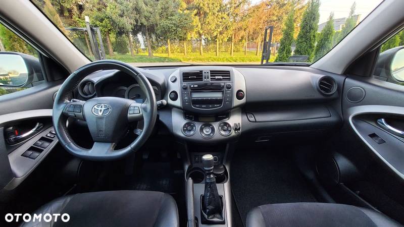 Toyota RAV4 2.2 D-4D Premium - 16