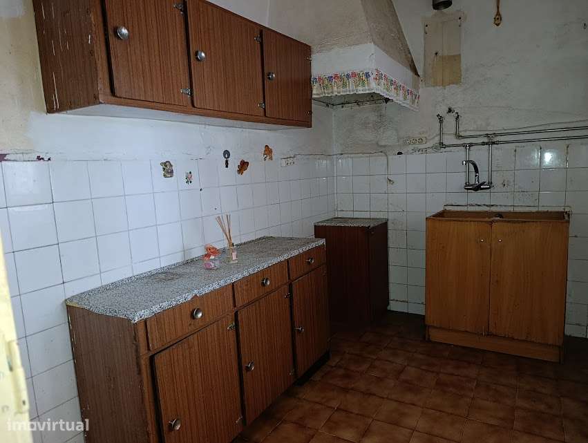 Moradia T3 geminada, com quintal, em Santa Clara, Coimbra-16