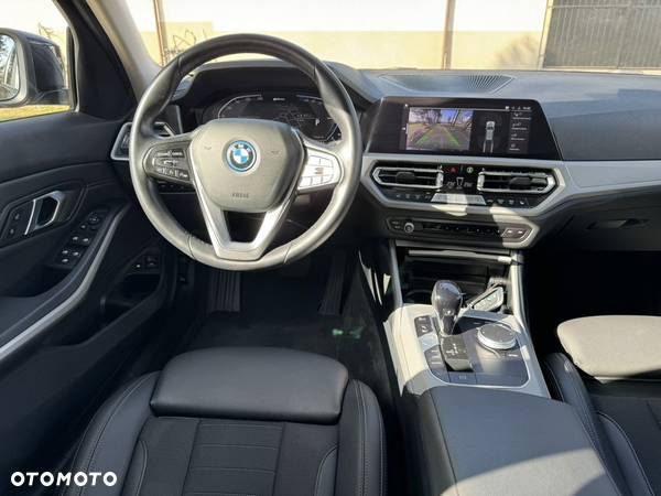 BMW Seria 3 330e xDrive Advantage sport - 29