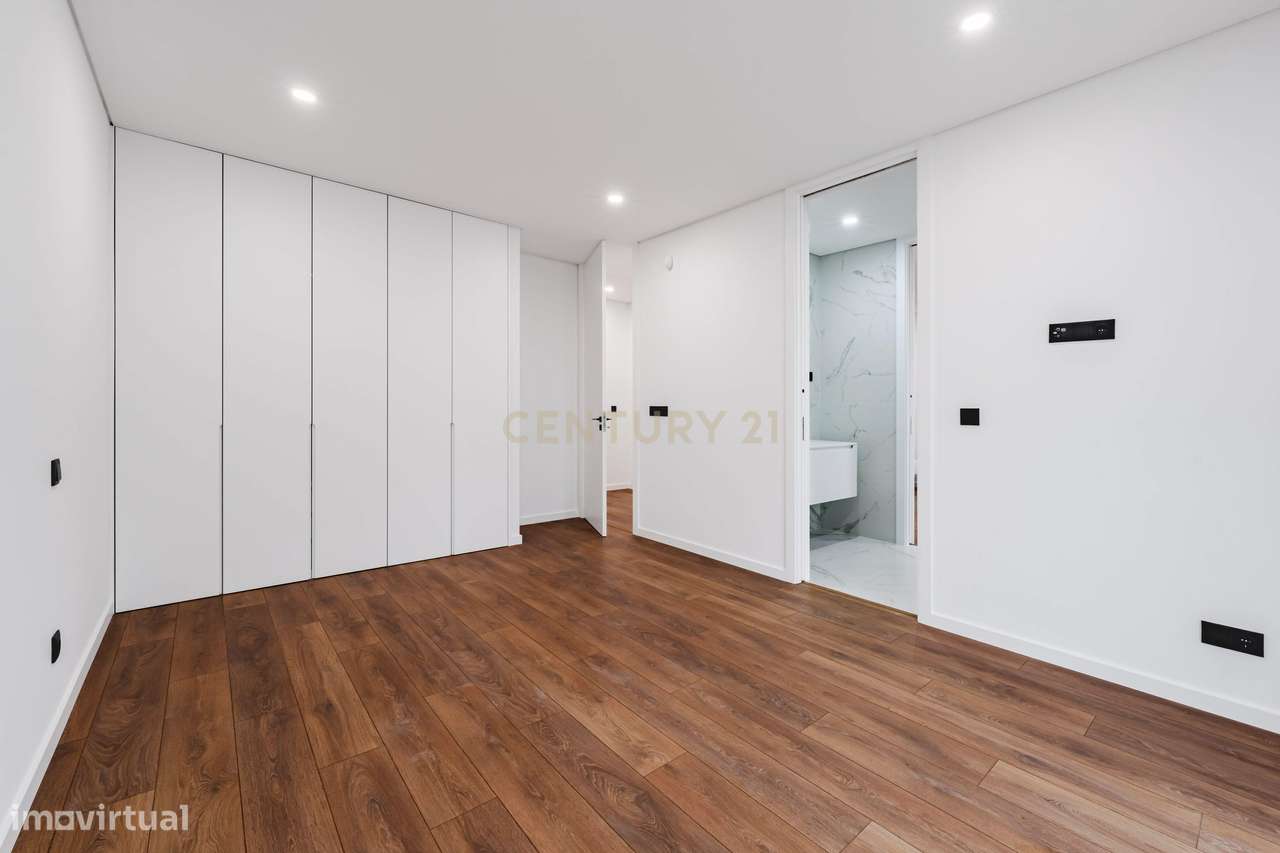 Moradia T3 Nova com Piscina em Palmela - Urbanização calma junto à A33-23