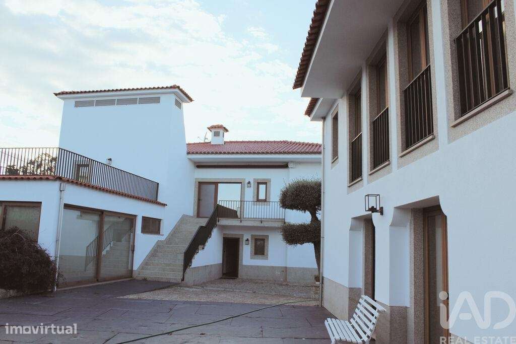 Casa / Villa T6 em Gondifelos, Cavalões e Outiz de 300 m2 - Grande imagem: 3/39