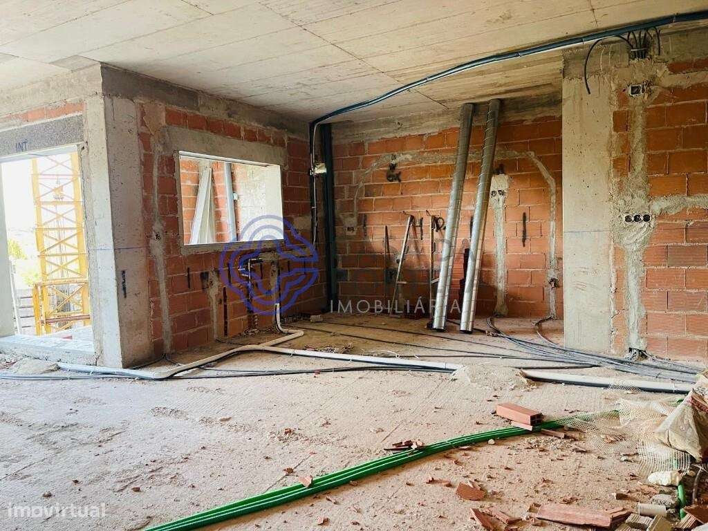 T3 Duplex com varandas, suíte, arrumos amplos e estacionamento, pensad - Grande imagem: 4/20