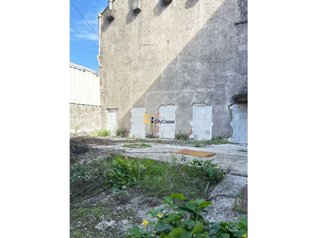 Prédio/Armazém em Milheirós - Grande imagem: 5/18