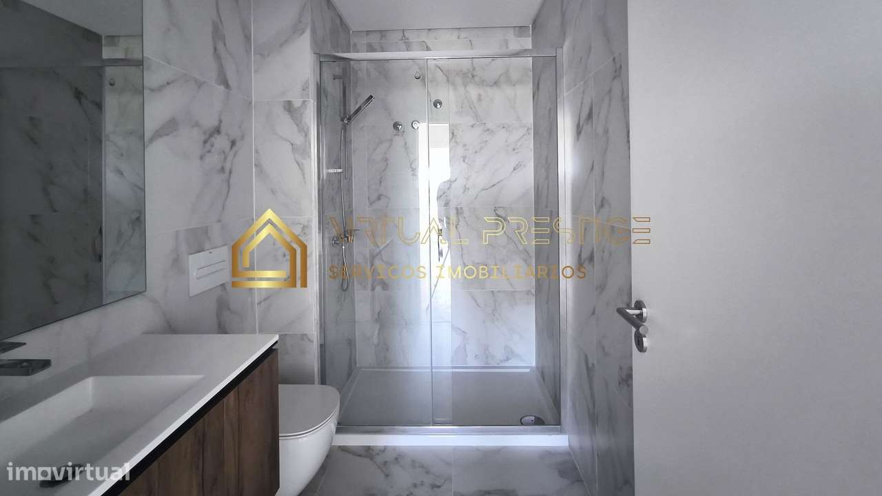 Moradia em Banda T4+1 - Pera - Nova - Garagem-19