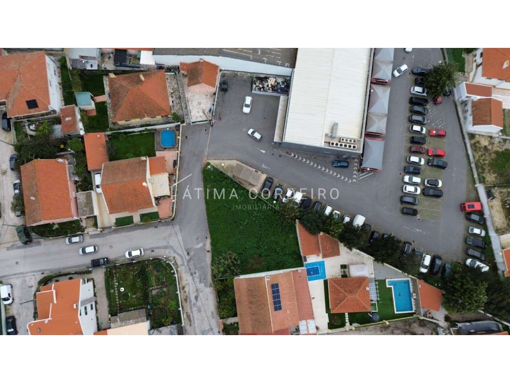 Terreno com 396 m², situado em uma localização privilegiada na pres... - Grande imagem: 5/14