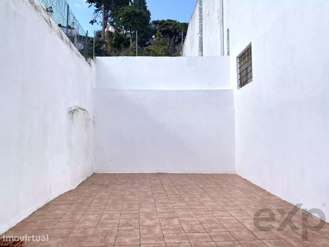 Arrendamento T0 renovado e mobilado, com terraço, 2º Andar, Bairro do - Grande imagem: 2/23