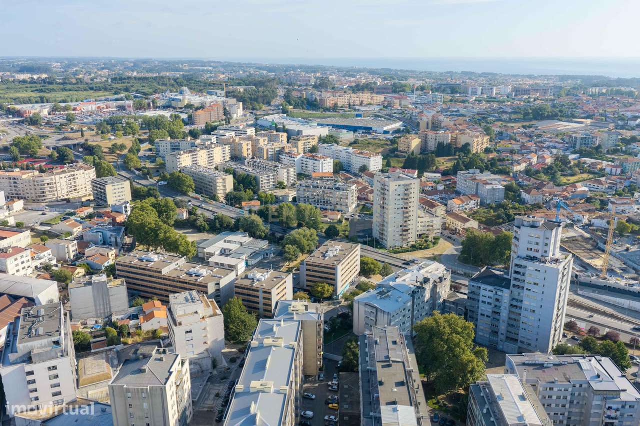 T4 com elegância e centralidade: O Seu Próximo Lar em Vila Nova de Gai-24
