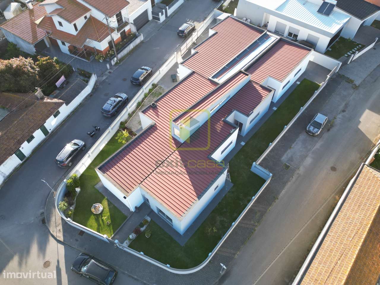 Moradia de Luxo Térrea a 5 Minutos da Praia da Barra-42