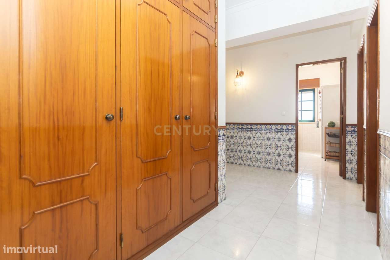 Apartamento T2 com Parqueamento, Elevador, Pronto a Habitar – Uma Opor-9