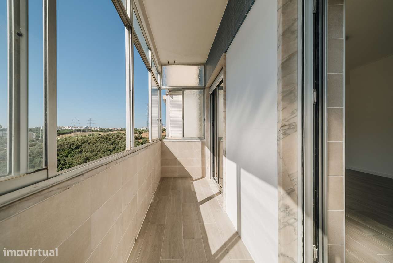 Apartamento T3 Totalmente Remodelado em Santa Clara | Varanda-3