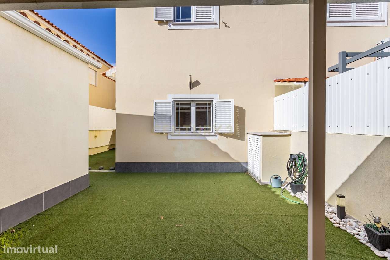 Moradia T4 remodelada na Quinta do Conde-23