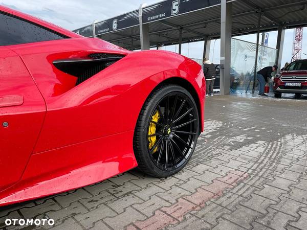 Ferrari F8 Tributo - 7