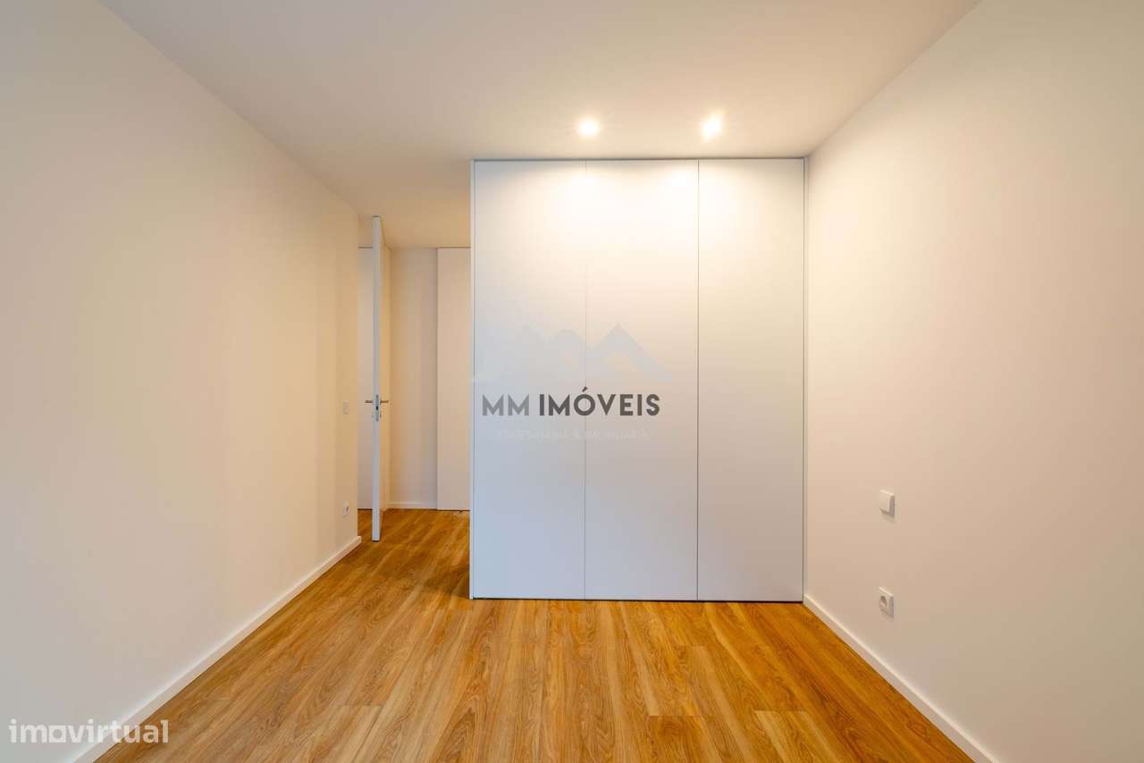 Apartamento T2 | Nova Construção | Varanda | Garagem | Campanhã| Espaç-11