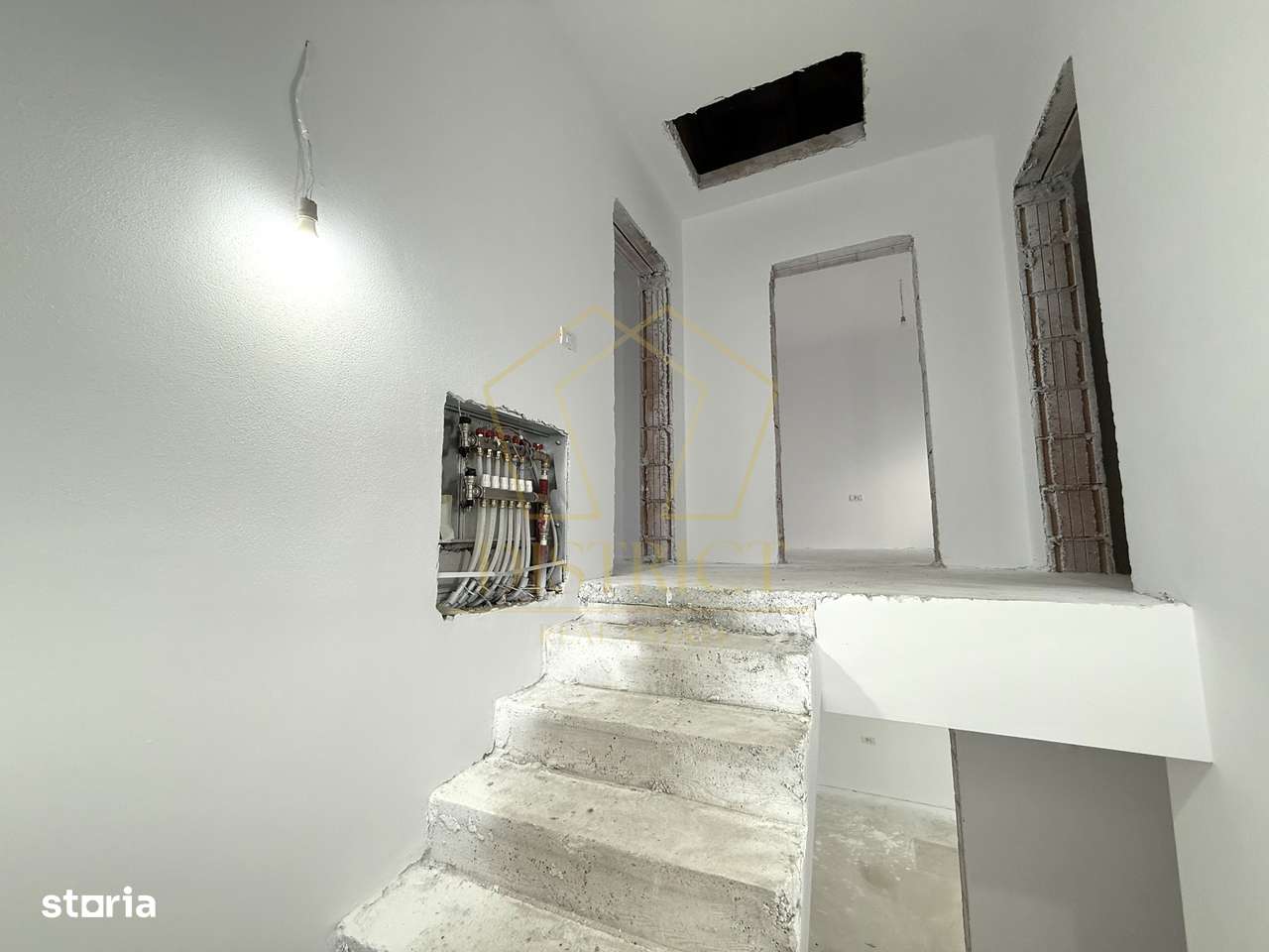 Duplex despartit prin camera tehnica cu 4 camere | Giroc - Imagine principală: 5/11