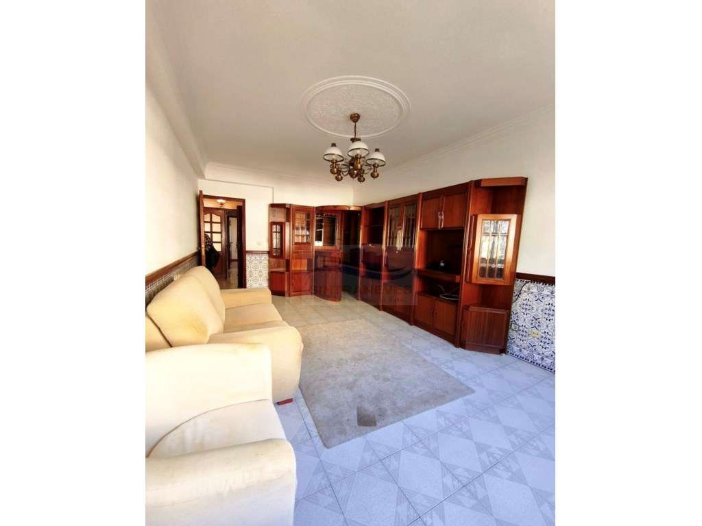 Apartamento T3 na Amadora - Conforto, Localização e Potencial de Va... - Grande imagem: 4/35