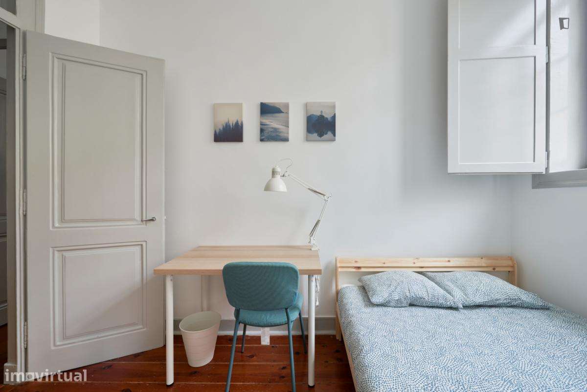 Quarto - localizado em Penha Lisbon - Grande imagem: 2/20