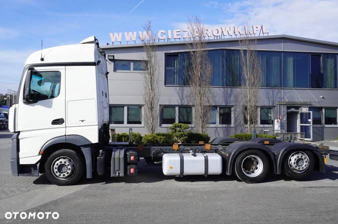 Mercedes-Benz Actros 2542 Low Deck 6×2 E6 / Rama do zabudowy / trzecia oś skrętna i podnoszona - 5