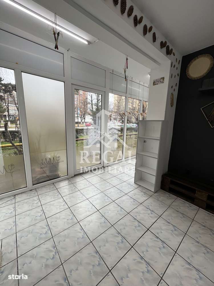 Spațiu comercial de vânzare – 47 mp utili, vitrină generoasă - Imagine principală: 5/10