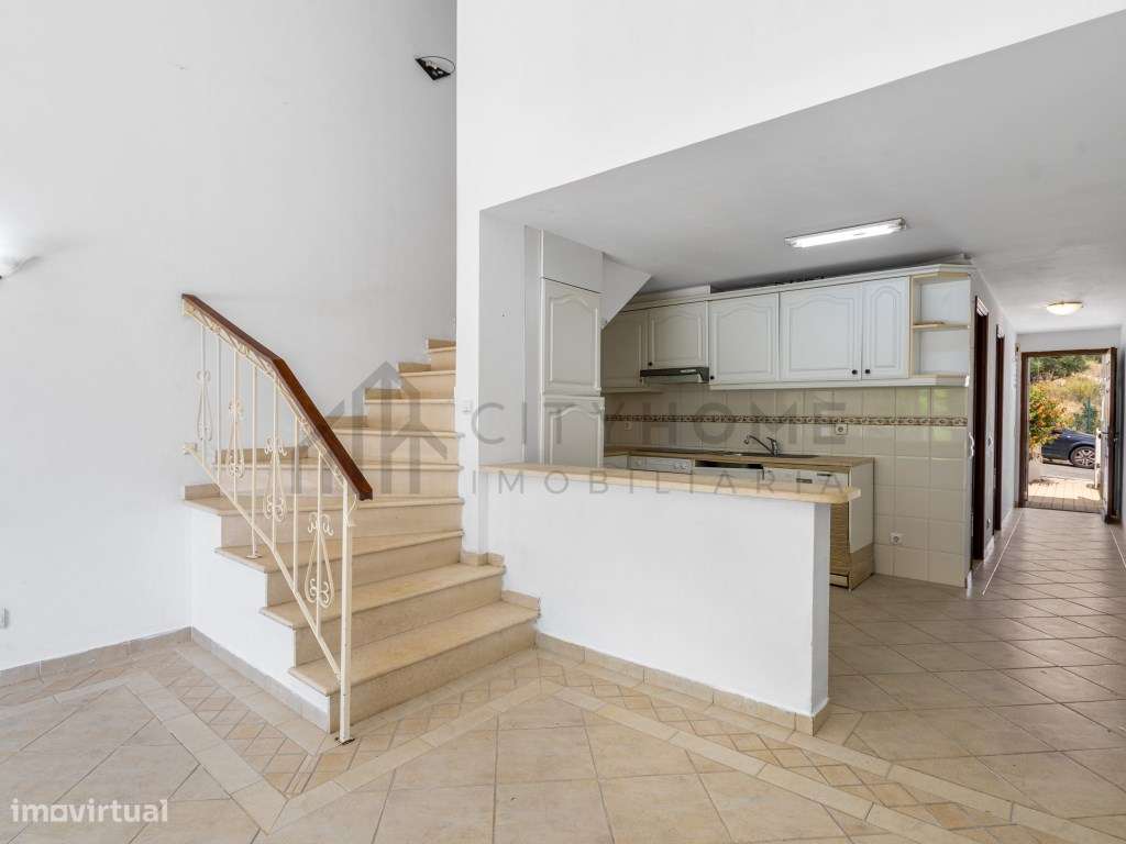 Moradia Duplex tipo T2 com Jardim e Piscina em Condomínio Privado-11