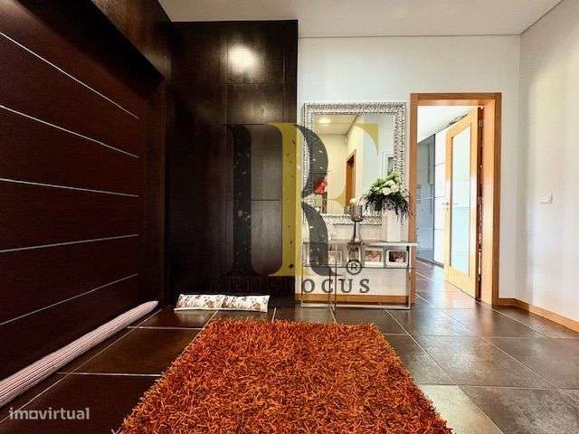 Moradia T3 Isolada com jardins em Escapães - Grande imagem: 4/34