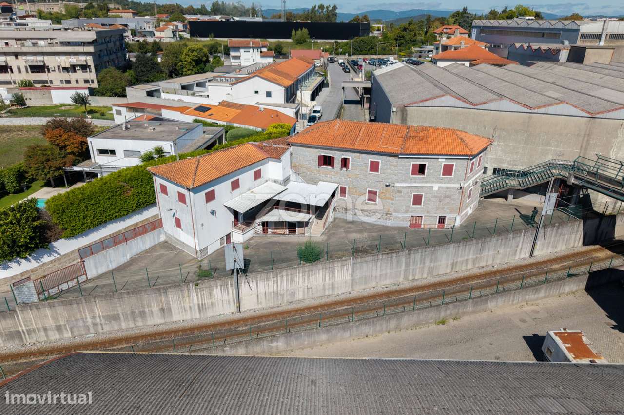 Prédio em Polvoreira, Guimarães - Grande imagem: 3/35