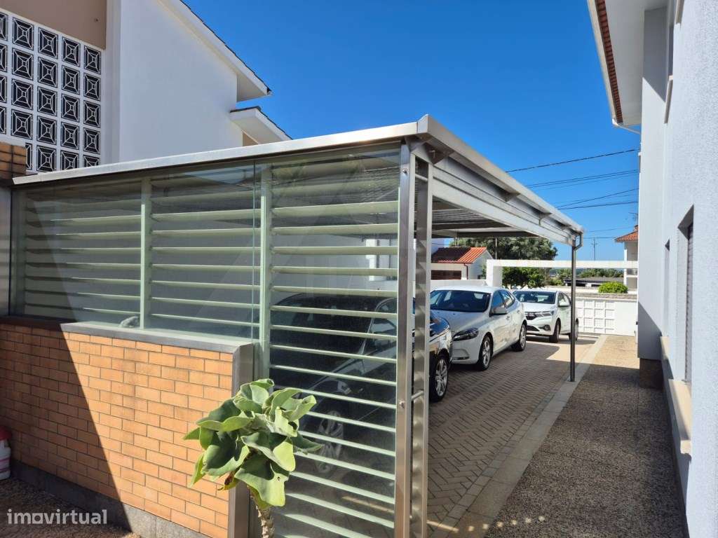 Moradia T4 com jardim-10