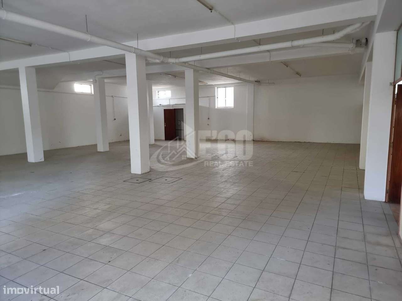 ARMAZÉM RETÉM EM OLIVEIRA DE AZEMEIS - Grande imagem: 2/9