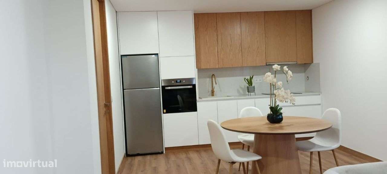 Moradia Nova t2+1 mobilada e equipada Luxuosa - Grande imagem: 2/34