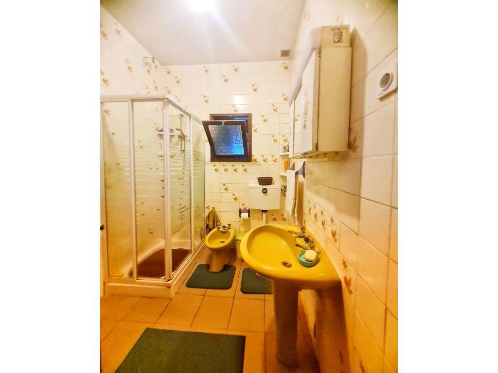 Moradia V4/T4 rés do chão e isolada em Guifões- Porto-13