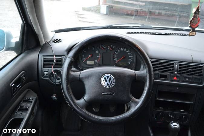 Volkswagen Golf - 5