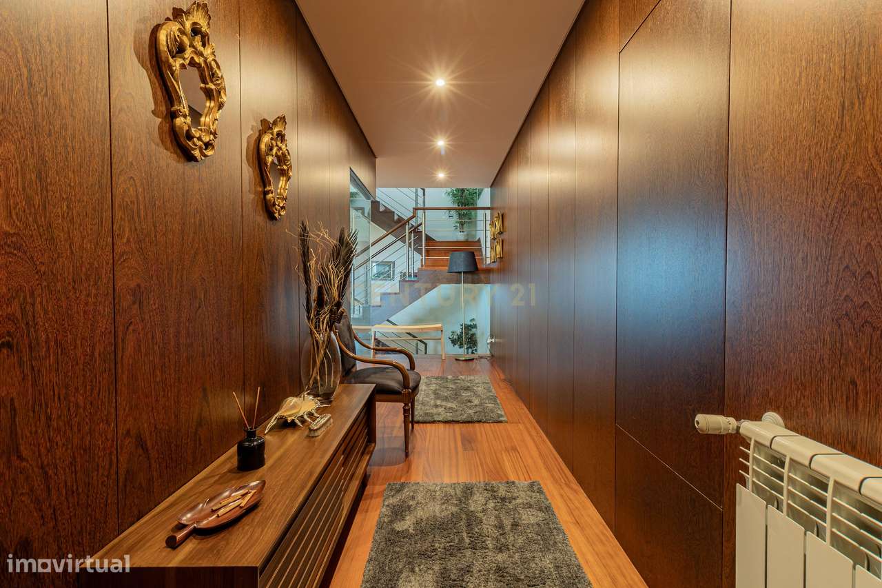 Moradia T4 + escritório com Elevador em Fraião, Braga - Grande imagem: 4/46