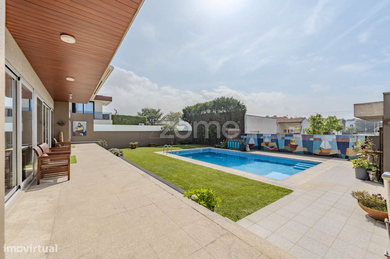 Moradia T5 com Piscina, 4 Suites e Garagem para 4 Carros em Esposende-23