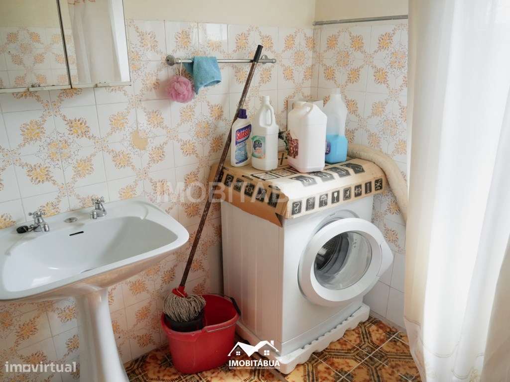 Moradia T2 com terreno, terraço e um anexo.-6