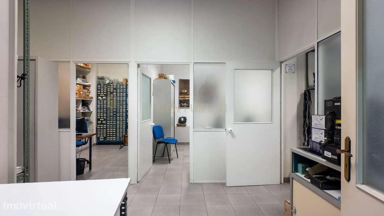Espaçoso Escritório em Ramalde, Porto - 202.61m² - Grande imagem: 5/21