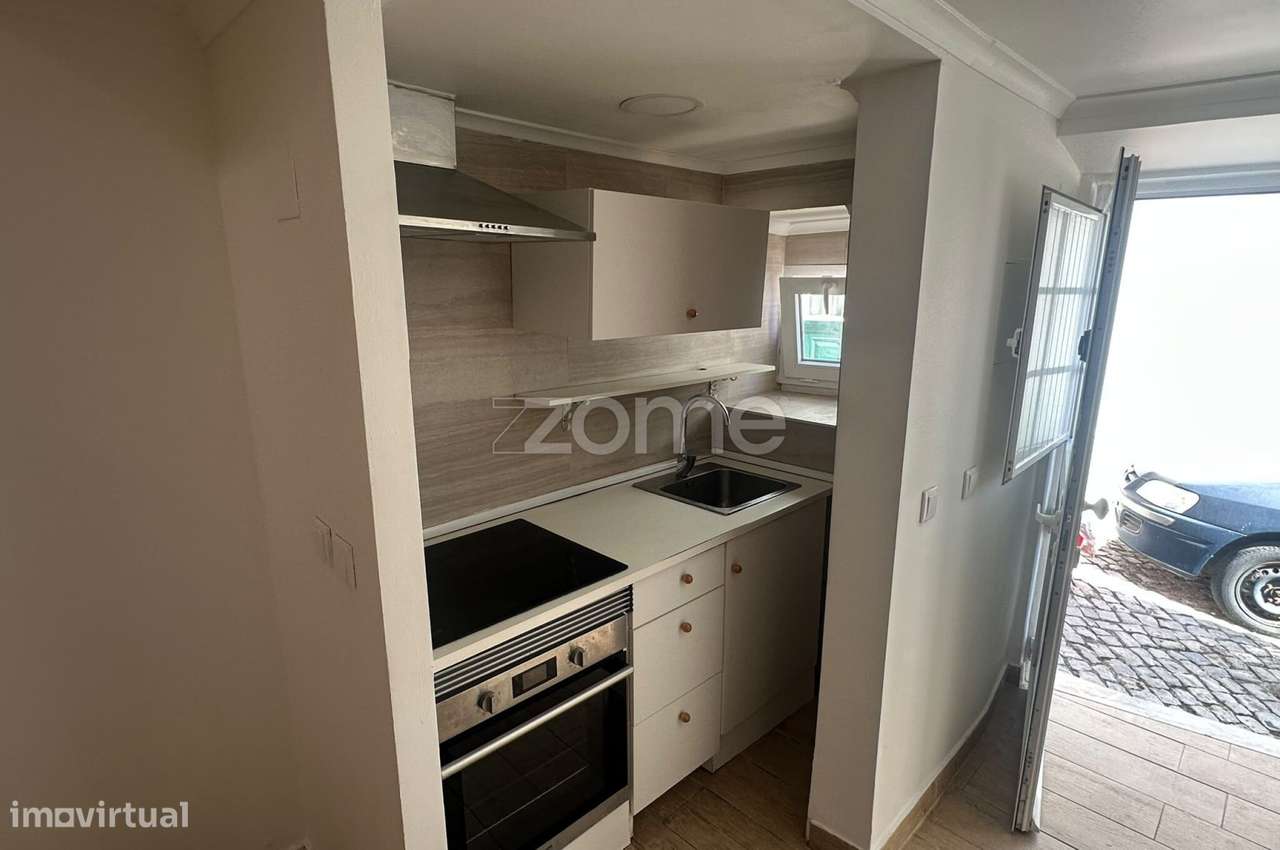 Moradia T1 remodelada em Fanhões | 64 m² | Pronta a habitar-0